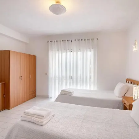 1 Bedroom Alfredo, Praceta Vitorino Nemesio, Apartment *
