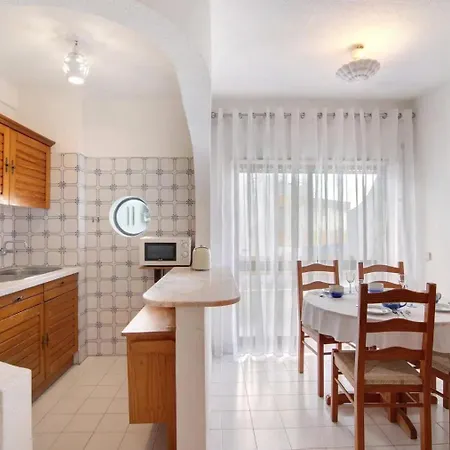 Διαμέρισμα 1 Bedroom Alfredo, Praceta Vitorino Nemesio, Αλμπουφέιρα