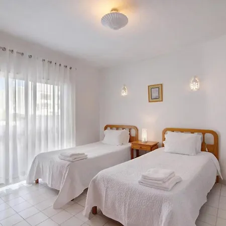 1 Bedroom Alfredo, Praceta Vitorino Nemesio, Apartment *